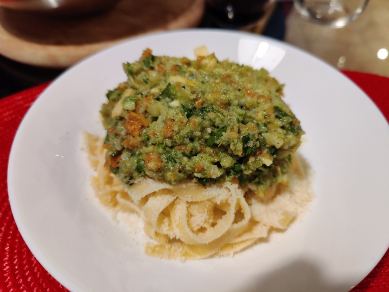 Paste Vladesti