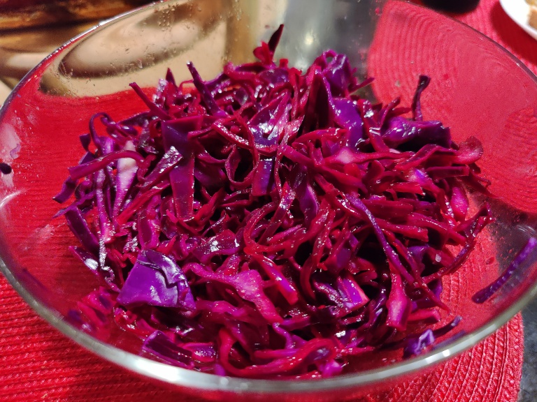 Salata de varza rosie