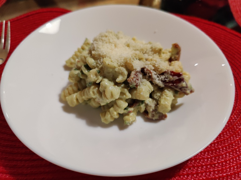 fusilli cu avocado si ricotta
