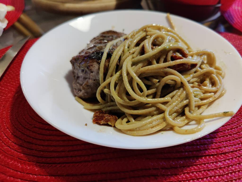 spaghetti con pesto