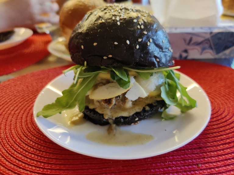 burger cu pere si branza roquefort
