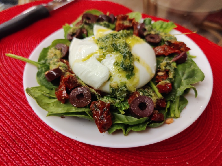 salata cu burrata si spanac