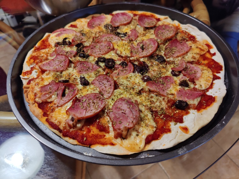 pizza cu blat subtire