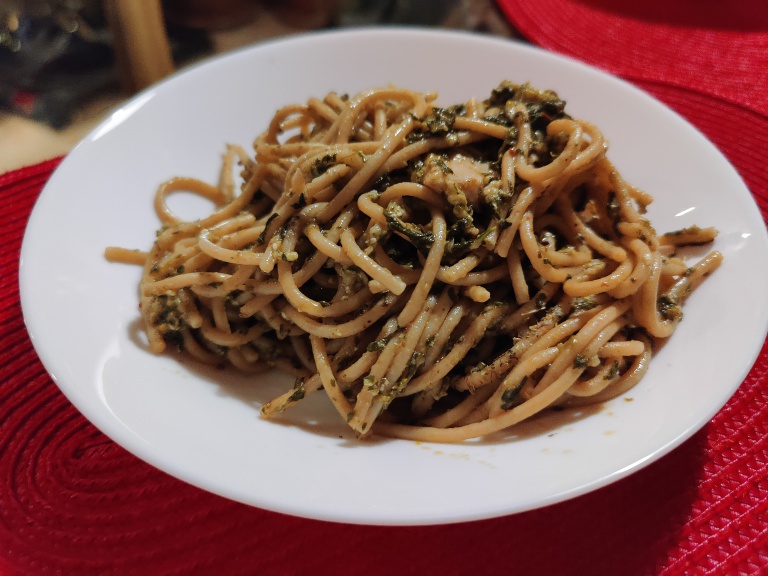 spaghetti cu spanac si pui
