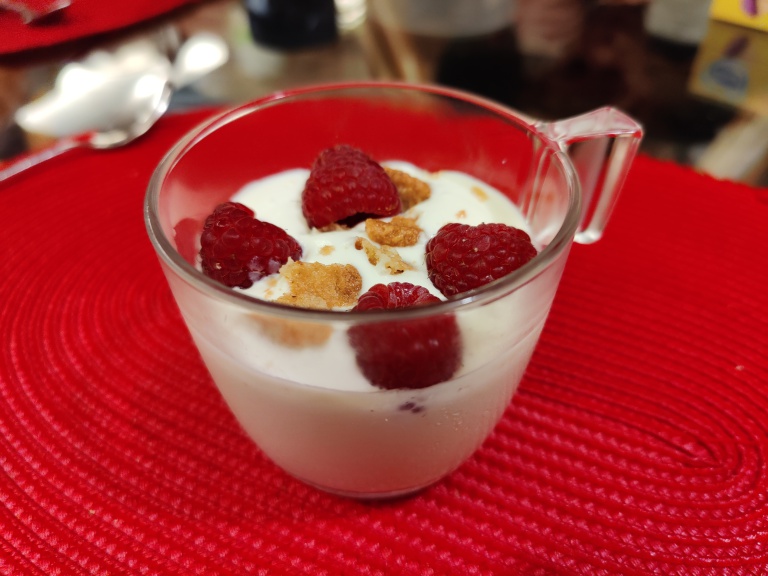 crema de ricotta cu zmeura