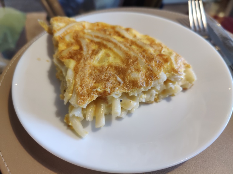 omleta cu macaroane