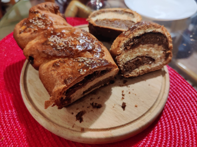 cozonac cu nuca si stafide