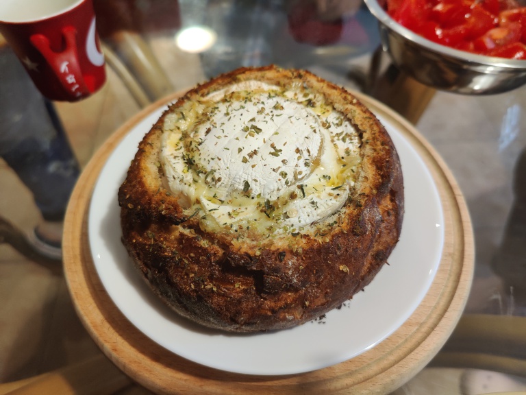 Paine cu brie si miere la cuptor