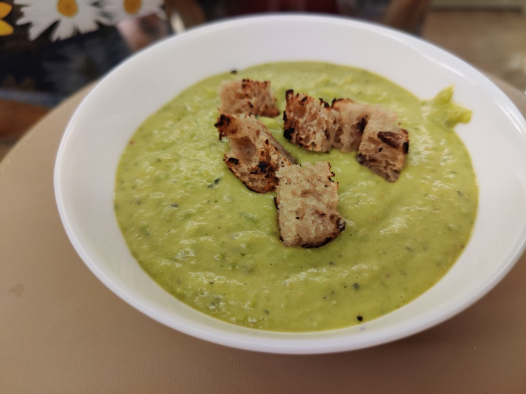 supa crema de mazare cu menta