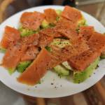 somon afumat cu avocado
