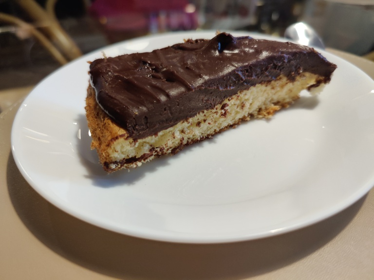 pandispan cu ciocolata stafide si rom