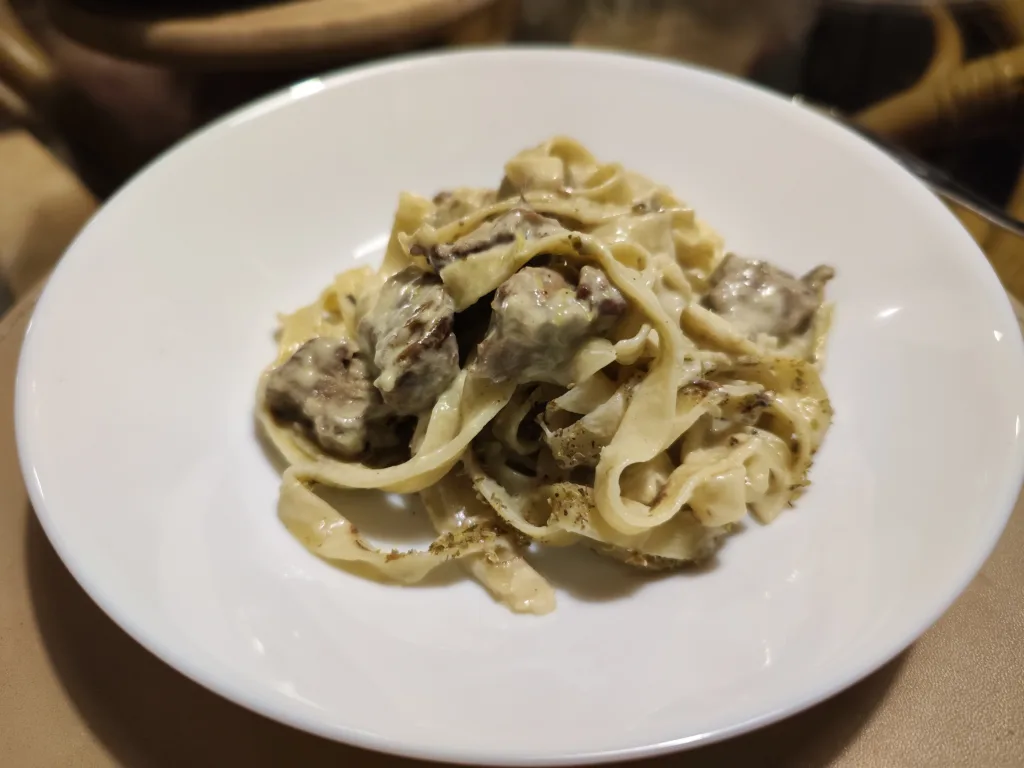 Mantera Tagliatelle con Filetto di Manzo e Asparagi