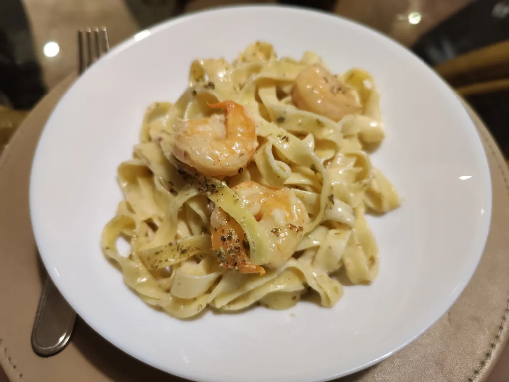 tagliatelle con gamberi e panna