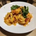 Tagliatelle con Gamberi e Salami