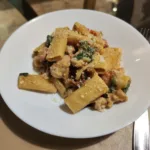 Rigatoni con Pollo alla Toscana