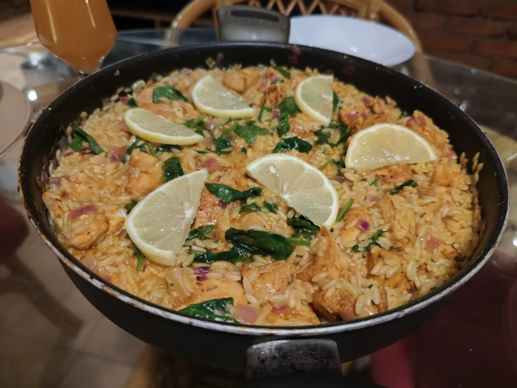 Orzo con pollo al limone