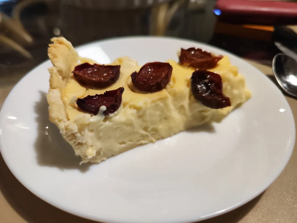 Tarta cu prune si crema de vanilie