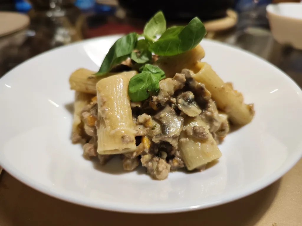 Rigatoni al ragu bianco