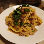 Tagliatelle con Guanciale e Piselli in Salsa di Formaggio