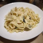 Tagliatelle alfredo al basilico