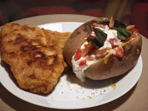 Cartofi copti cu somon afumat