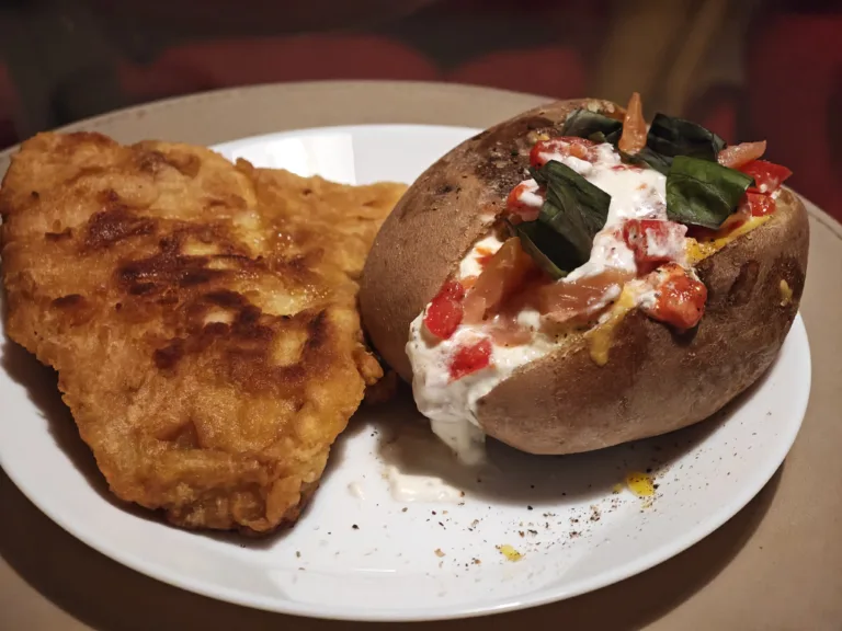 Cartofi copti cu somon afumat