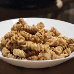 Fusilli cu pui si sos sweet chilli
