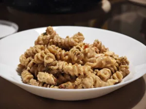 Fusilli cu pui si sos sweet chilli