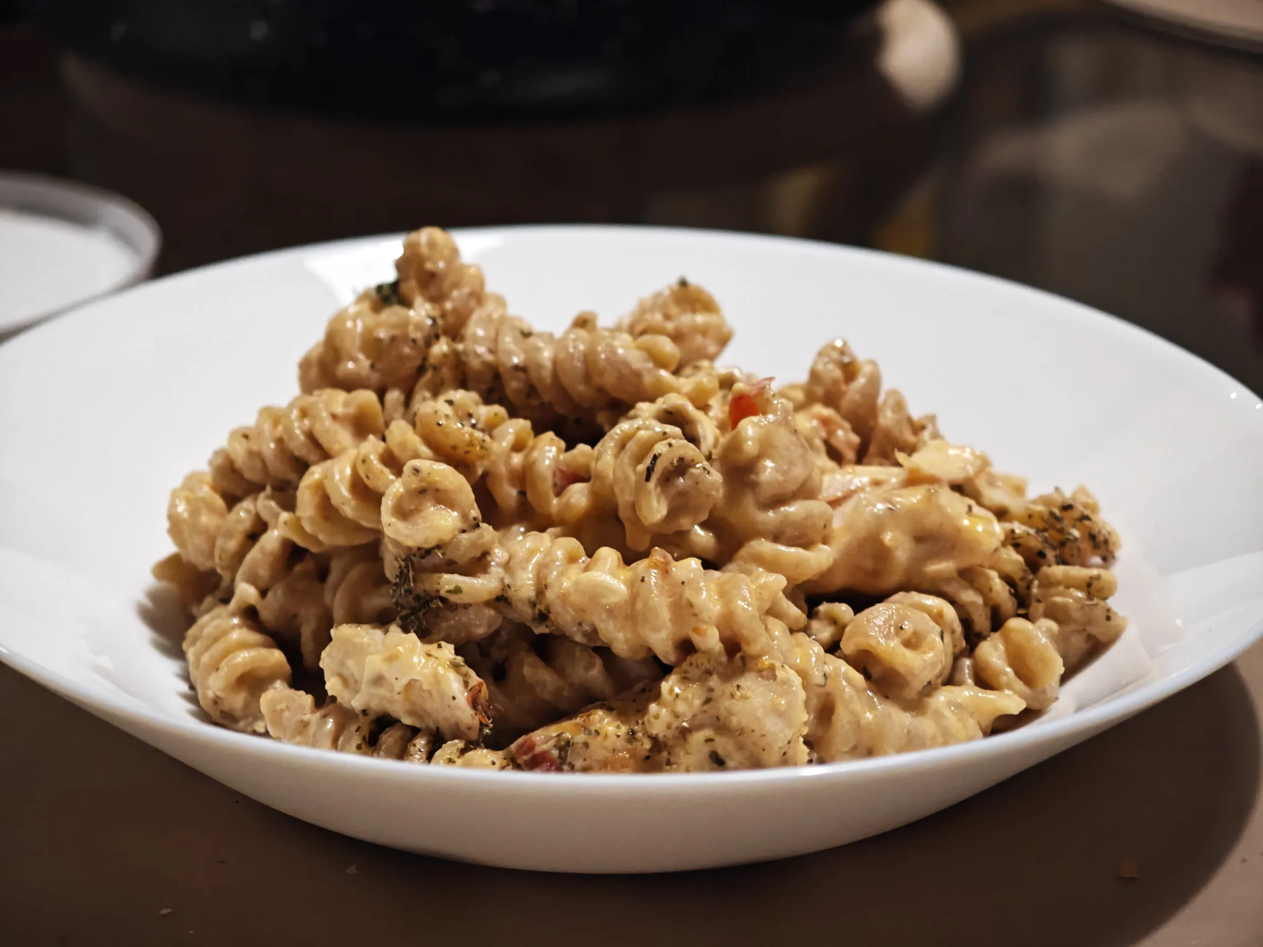 Fusilli cu pui si sos sweet chilli