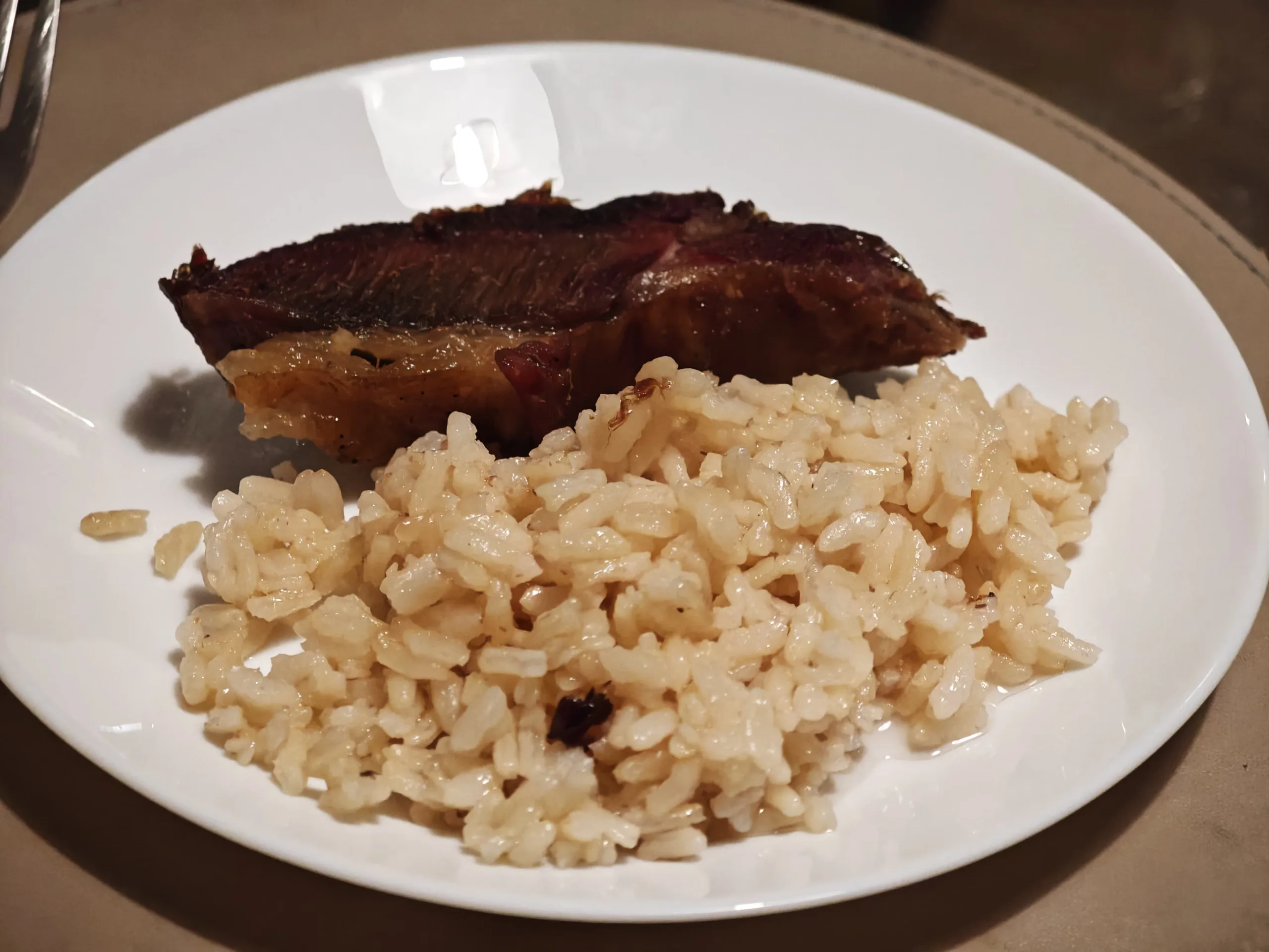 Pastrama de oaie cu orez la cuptor