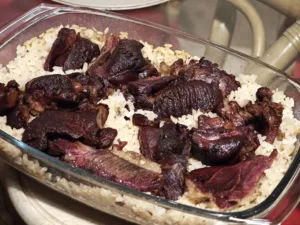 Pastrama de oaie cu orez la cuptor