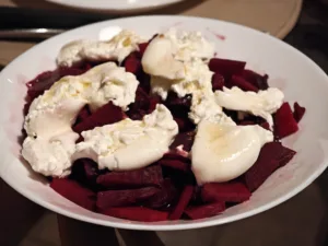 Salata de sfecla cu burrata
