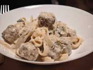 Tagliatelle con polpette