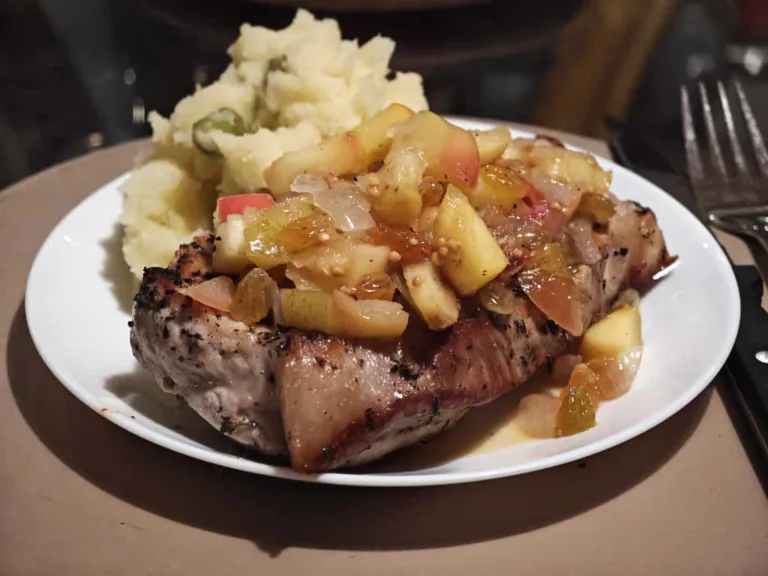 Cotlet de porc cu chutney de mere