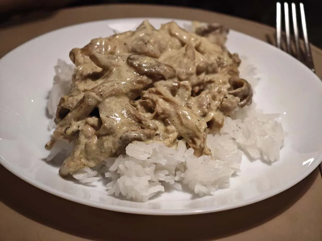 Pui cu ciuperci si smantana cu curry