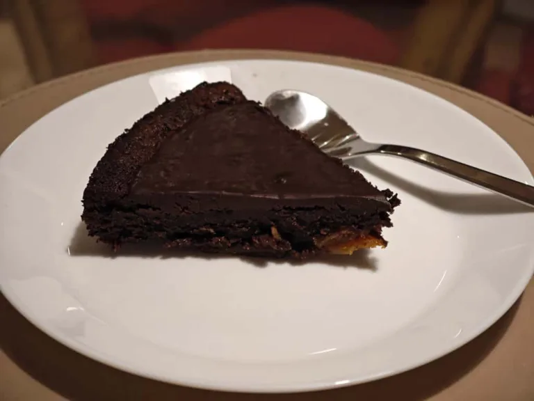Tarta de ciocolata cu dulceata de portocale