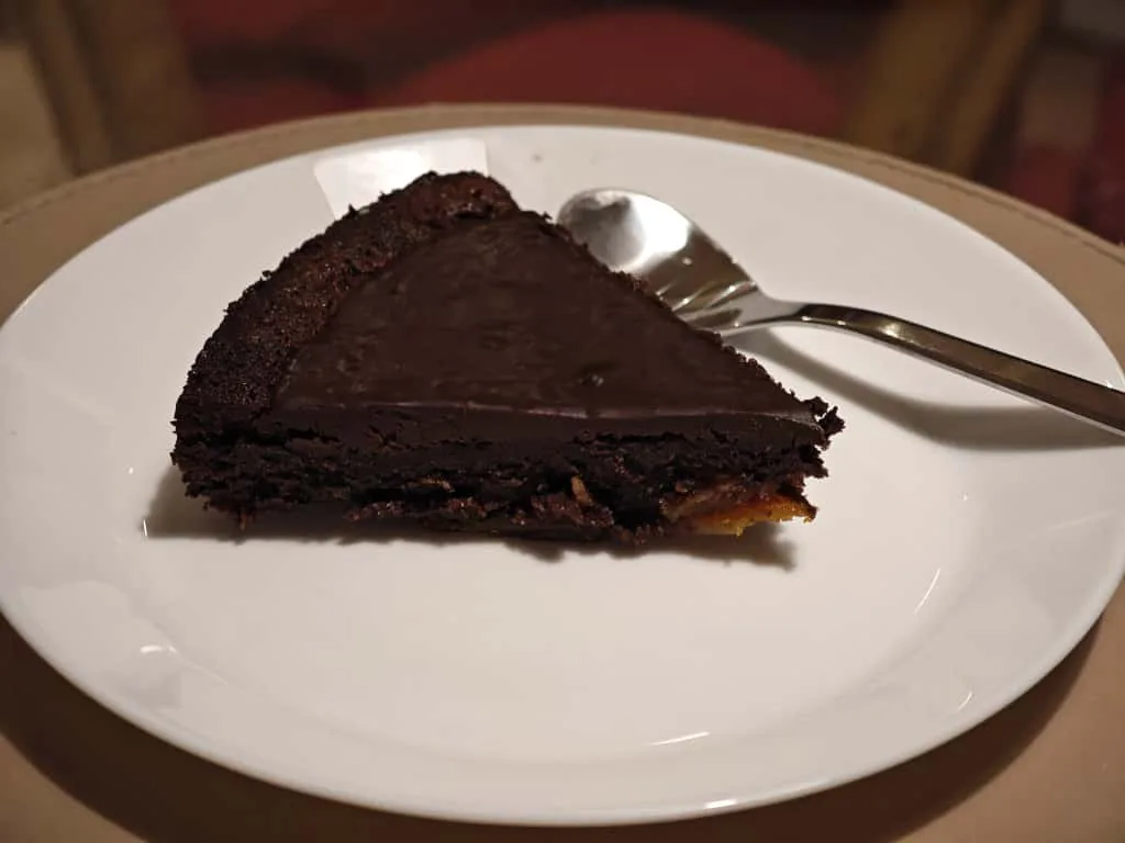 Tarta de ciocolata cu dulceata de portocale