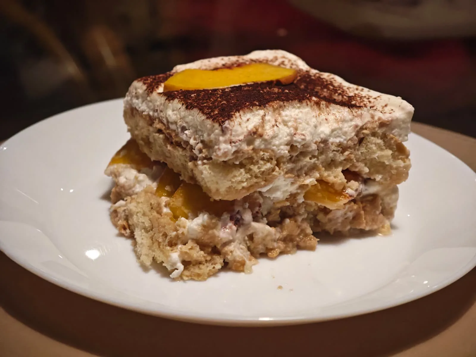 Tiramisu cu piersici