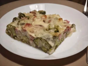 Brocoli cu bacon si branza la cuptor