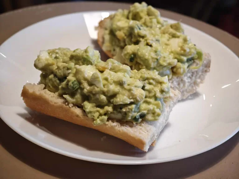 Crema de avocado cu oua