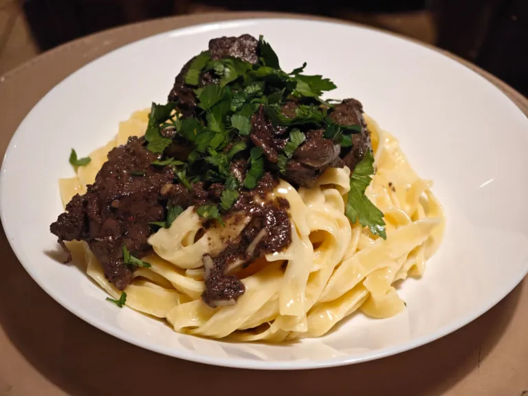 Tagliatelle alfredo con fegatini di pollo