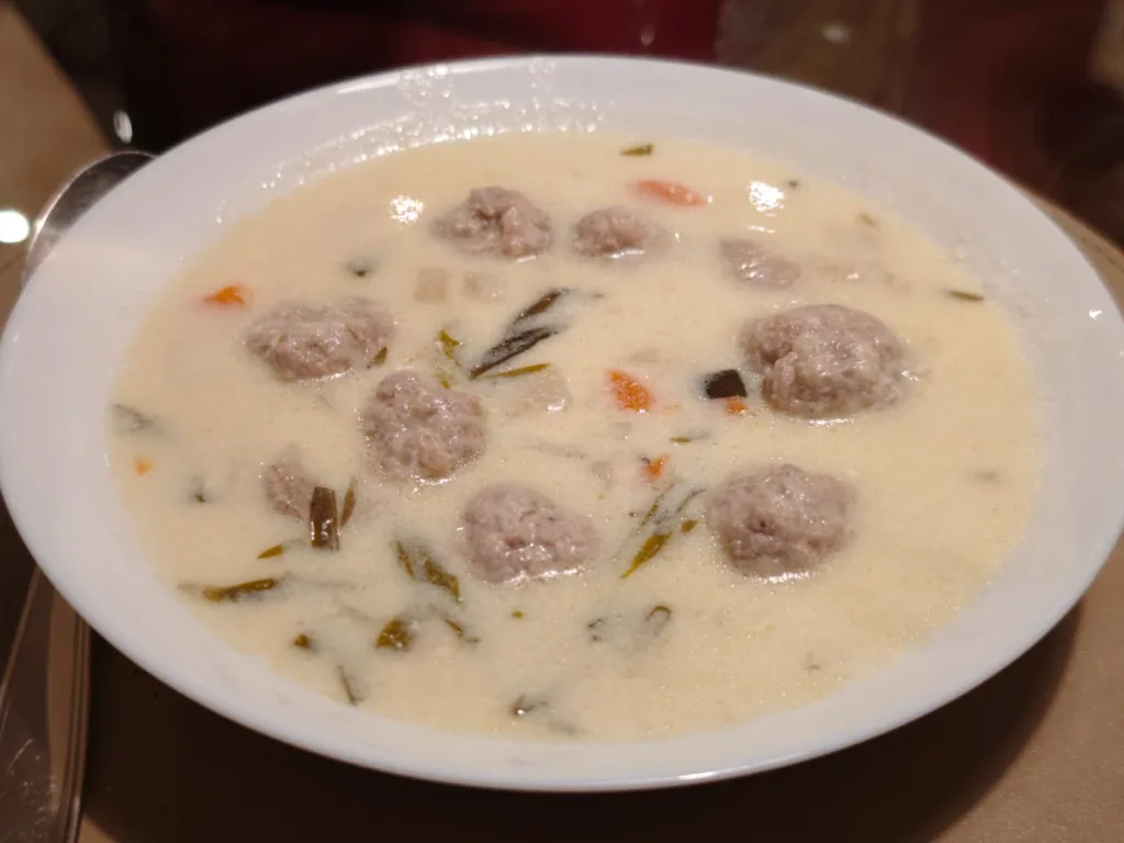 Ciorba de perisoare ardeleneasca cu tarhon