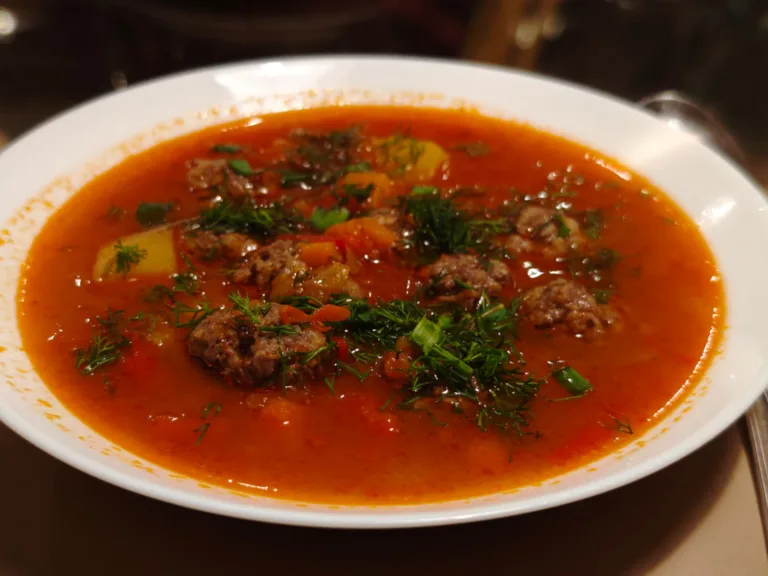 Supa gulas cu chiftelute