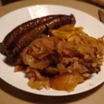 Varza nemteasca cu cartofi si carnati