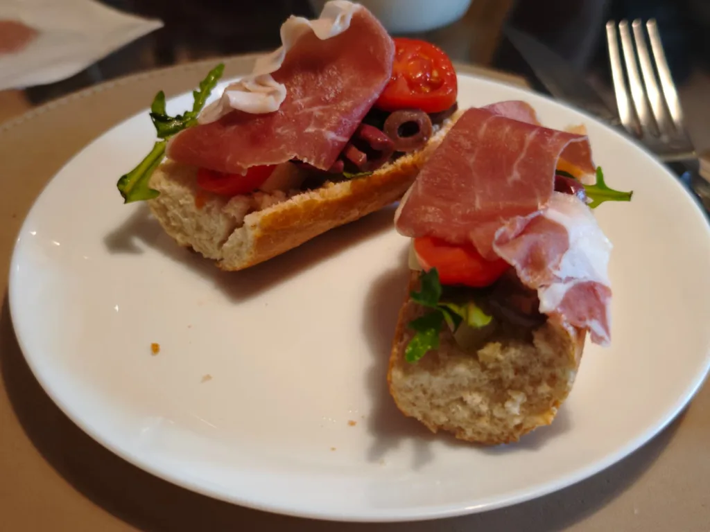 Bruschette cu prosciutto
