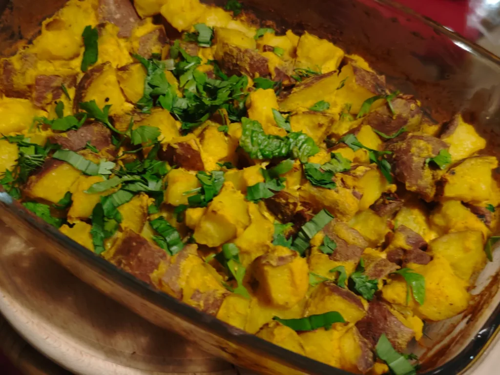 Cartofi cu iaurt la cuptor