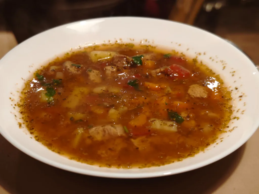 Ciorba slovaca de vita cu maghiran