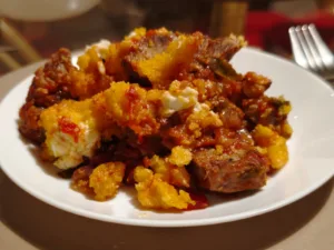 Berbecut cu mamaliga la cuptor