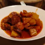 Gulas cu carnati
