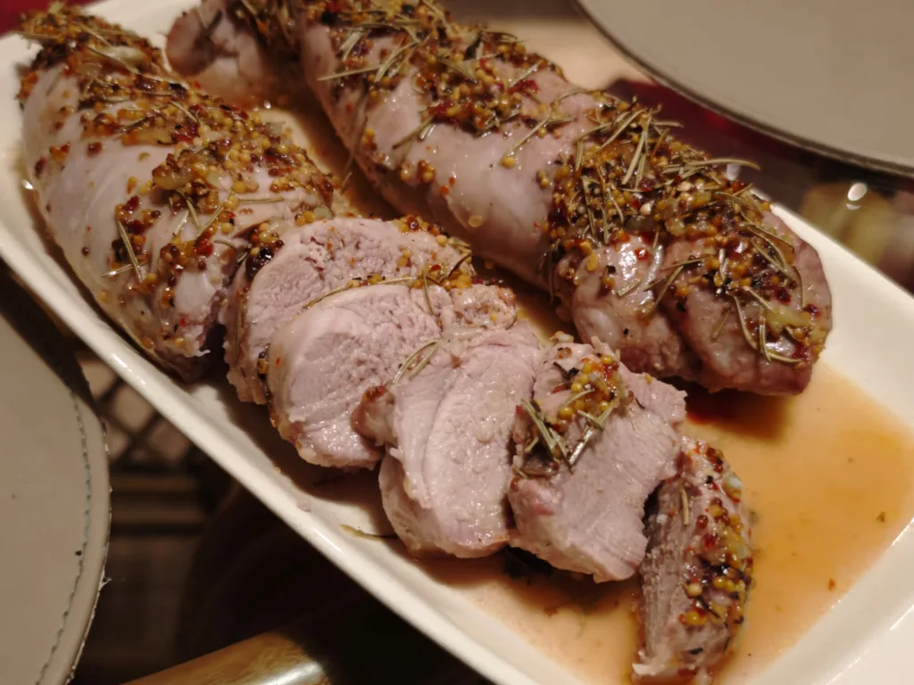 Muschiulet de porc cu sos dulce picant